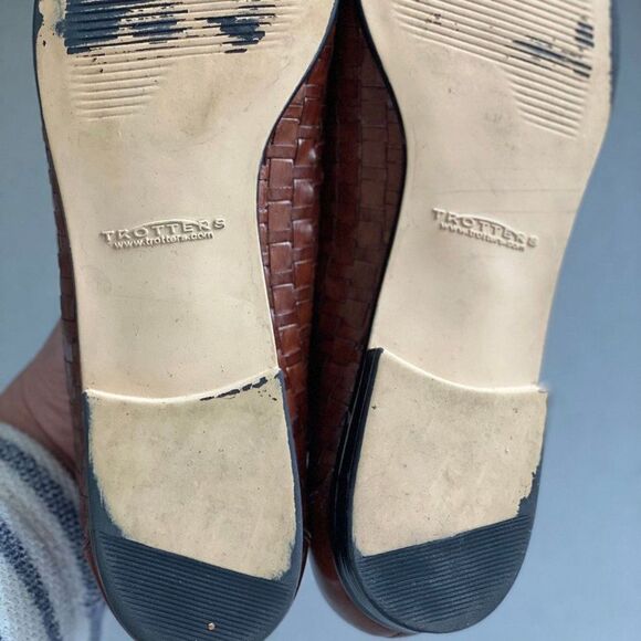 Trotters Women's Leather Liz Almond-Toe Cognac Loafer, Size 11 Narrow - Picture 6 of 8